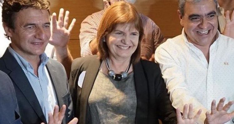 Quiero felicitar a <a href="/RSanchezOK/">Roberto Sanchez</a> y <a href="/alfarogerman/">Germán Alfaro</a> por ser la mejor opción para los tucumanos. Con la unidad de Juntos por el Cambio, con coraje, convicción y fuerza, vamos a sacar adelante a Tucumán y a la Argentina.