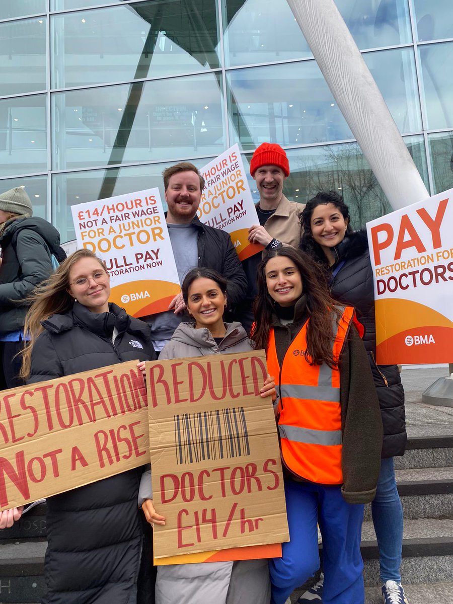 Roxanna Zakeri tweet media