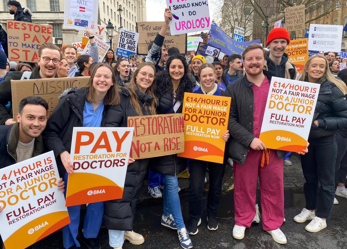 Roxanna Zakeri tweet media