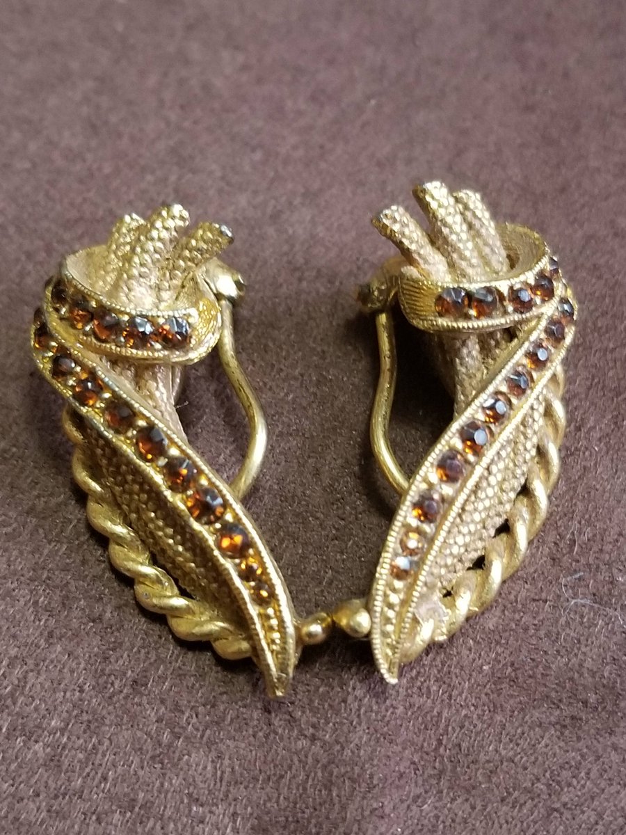 BEAUTIFUL! VINTAGE 50s Topaz Brown Rhinestone Earrings #DesignerSigned #BSK ClipOn Climber #VINTAGE50s  #topaz #rhinestones #midcentury #vintagejewelry #vintageearrings #vintage #ebayfinds #vintagefashion #vintageaccessories #estatejewelry ebay.com/itm/2660005367… #eBay via @eBay