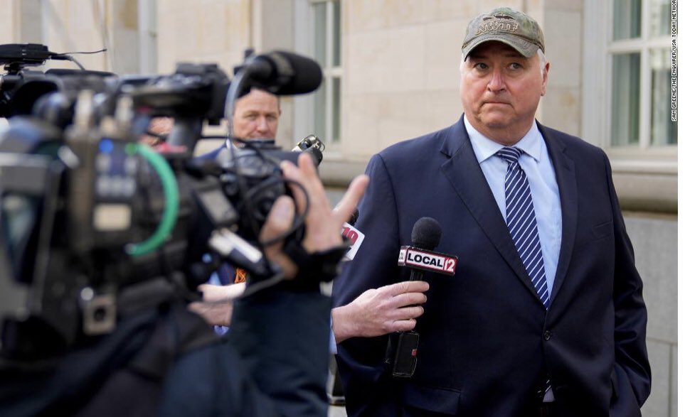 NickKnudsenUS's tweet image. Not getting enough attention:

High-ranking Ohio Republican officials were just convicted on bribery / racketeering charges &amp;amp; face up to 20 yrs.

This includes former OH House Speaker Larry Householder and former OH GOP Party Chair Mathew Borges.

They orchestrated a scheme to…