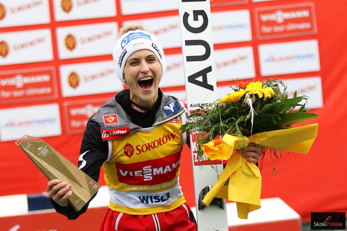 SkokiPolska's tweet image. Żeński Puchar Świata po poniedziałku w #Lillehammer ⛷️ Eva #Pinkelnig już na pewno z Kryształową Kulą 🌐

1. Eva Pinkelnig 🇦🇹 1552 pkt
2. Katharina #Althaus 🇩🇪 1337 pkt
3. Ema #Klinec 🇸🇮 1215 pkt
4. Anna O. #Stroem 🇳🇴 1172 pkt

Więcej na #SkokiPolska ⤵️ skokipolska.pl/puchar-swiata-…