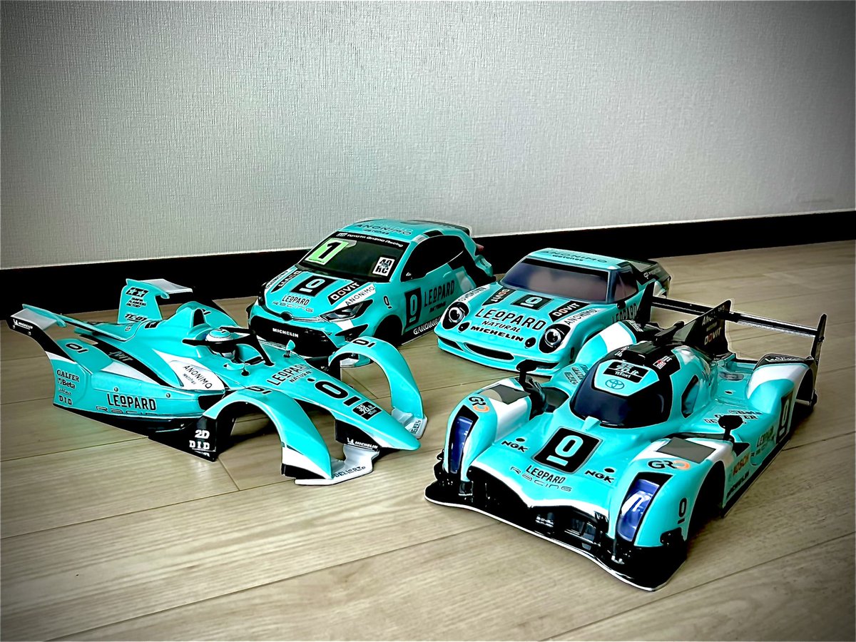 yaneuraossan's tweet image. #タミヤRCコンデレ3
#leopardRacing
昔はレイトンハウスカラーが好きだった事もあって、今moto GPのmoto3クラスに参戦しているレオパードレーシングのカラーリングを気に入り、自分のボディー に取り入れ始めたらこんなに増えてました。