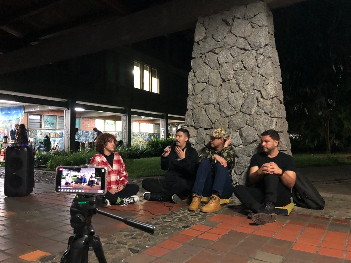 LunesdeCiudad's tweet photo. #LunesDeCiudad 

Hoy, desde la @UdeA, nos preguntamos, ¿Qué es el #Metaverso y qué tiene que ver con Medellín, Distrito de Ciencia y Tecnología? 

¿Medellín el nuevo Slicon Valley? 😨👀 ¿En qué pensamos cuando nos hablan de un Metaverso?
Estamos #Envivo 🔴
https://t.co/7vdCegnQbT https://t.co/tdJ8dbFQYw