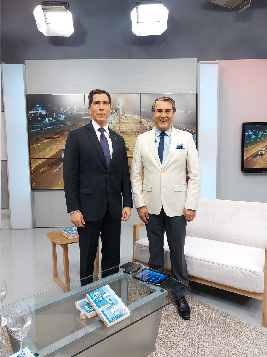 C9NParaguay's tweet photo. 👉 Hasta las 22 Hs hacemos @franco_dialogo con la conducción de #FedericoFranco 

📌 Seguridad y Más 

▫️Recibimos la visita de @FedericoA_GF, Ministro del @minteriorpy

#C9N 📺 https://t.co/48LDCuuioN
