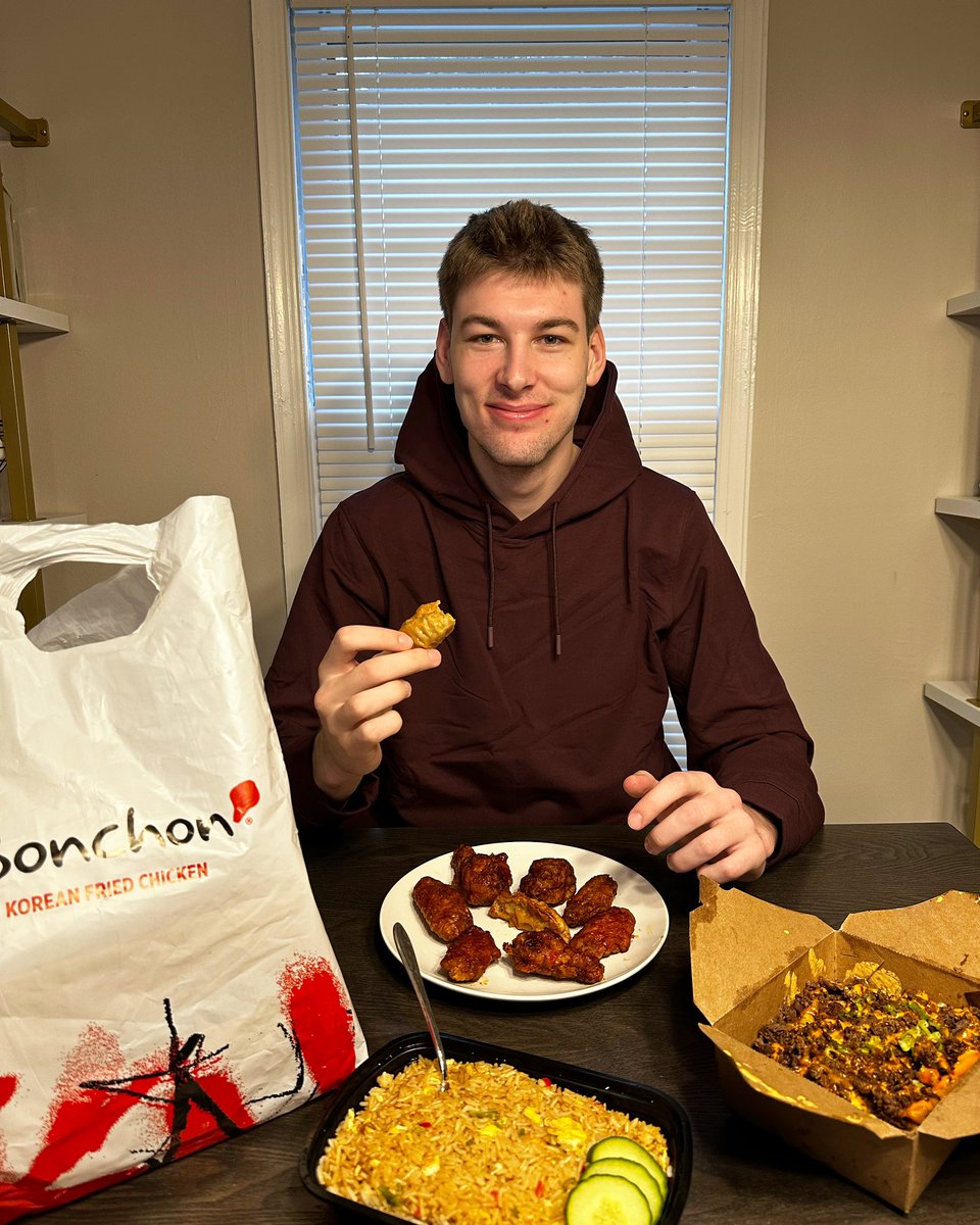 kylefilipowski's tweet photo. Get your Bonchon to watch my games, 50 wings for $65. Their spicy will light you up! @BonchonChicken #CRUNCHoutLOUD, #koreanfriedchicken, #hallyu #bulgogifries #chickendunk https://t.co/6uq59d2kC5