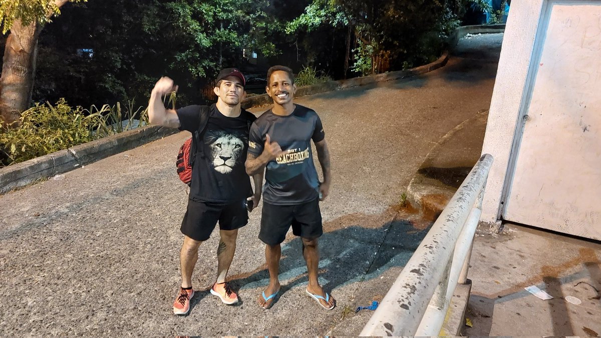 Esse Morro Azul só tem perigoso!
😃
<a href="/JohnnyEduardoN/">Johnny Eduardo</a> e <a href="/Ronystorres/">Ronys Torres</a>!
Oss!