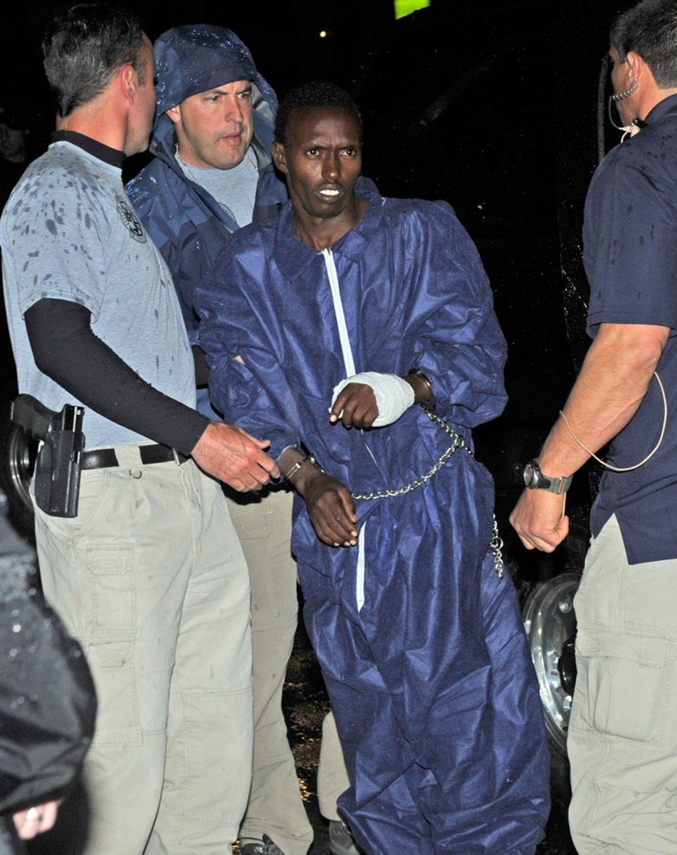 Knowledge_iii's tweet photo. Abdiwali a fisher man from Somalia was kidnapped by the US Navy of the Coast of Somalia 🇸🇴 

He was falsely accused of piracy and is in prison in a country who's language and culture he doesn't understand.

#JusticeForAbdiwali https://t.co/5rGiyz45Fy