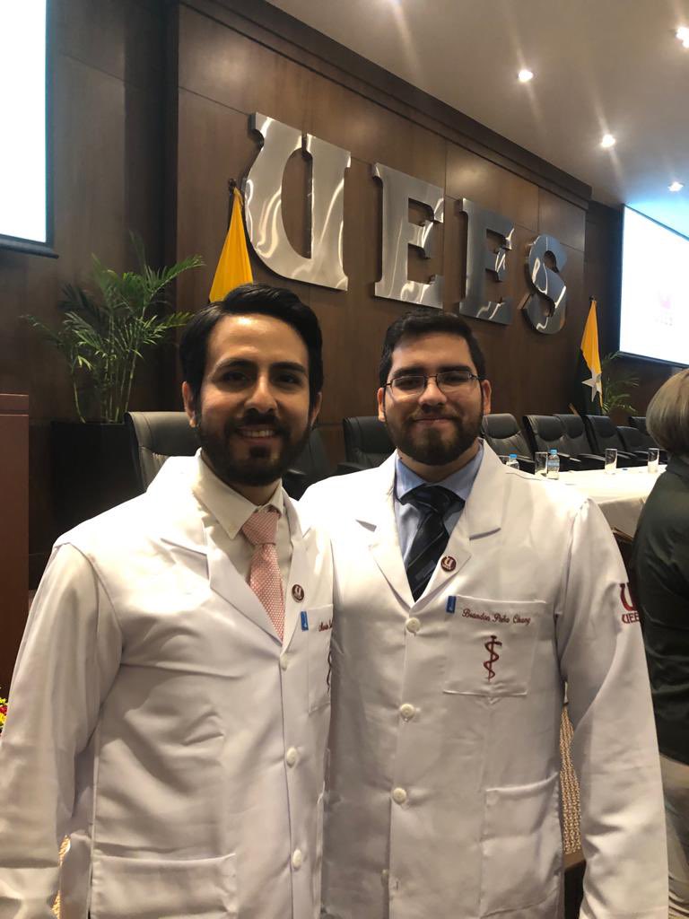 maglon51's tweet photo. Casi 4 años de graduados y sigues regalándome alegrías mi hermano @brandonfpc Te felicito en esta nueva etapa! SIUUUUU https://t.co/GBUSyqz5J6