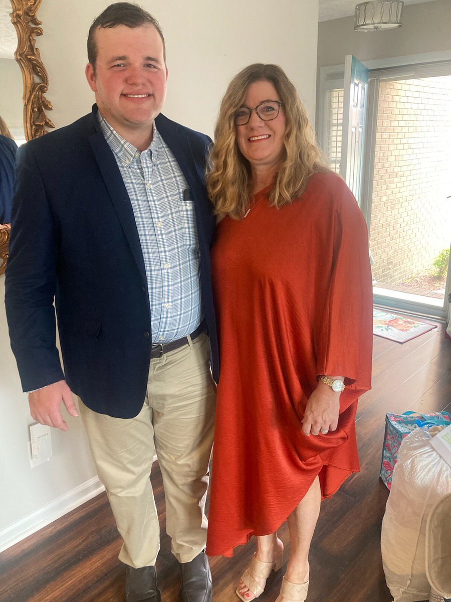 leighellynhall1's tweet photo. My personal March Madness!! Happy 23rd birthday to my handsome son on March 4th and Happy 19th birthday to my beautiful daughter on March 12th! https://t.co/Z9EjJw5Fv2