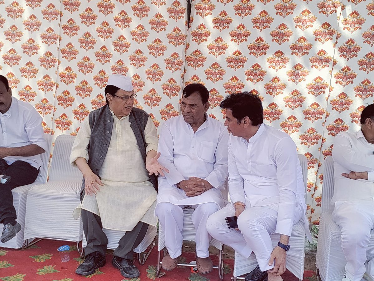 DhirendraP16's tweet photo. Uttrakhand Congress vice president Dhirendra Pratap AICC Uttrakhand incharge Devendra Yadav and urged him to announce Uttrakhand PCC at the  earliest for meeting  the challenge of 2024 lok sabha elections. https://t.co/4Y45DKHl9x