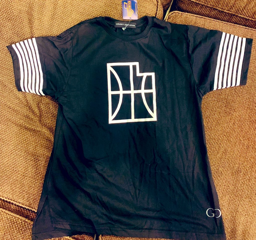 SaltCitySwagger's tweet photo. 🚨Giveaway🚨 
Either New Grungy Gentleman Black T-shirt Sz Large OR New Nike Green Long Sleeve shirt Sz Large

To Enter:
1. Follow Us!
2. Tag a friend
3. Reply w/ who your favorite ACTIVE Jazz player is and why.
#TakeNote  

I'll pick a winner after the @utahjazz game. https://t.co/K0eezHvzO9