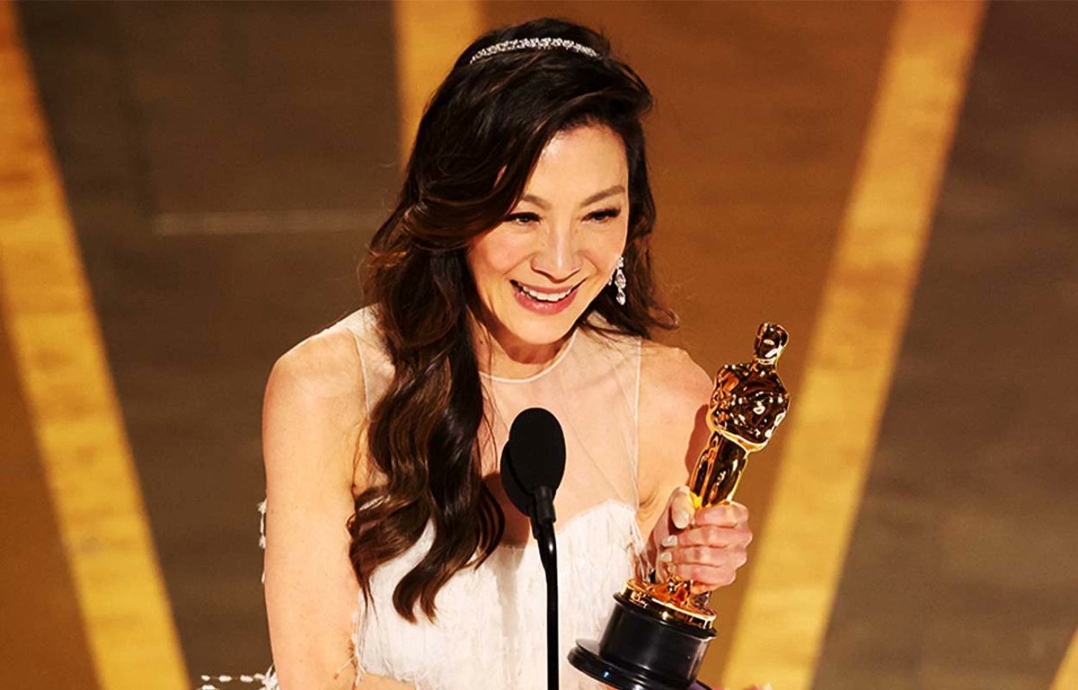 ntbsatudotcom's tweet photo. Michelle Yeoh, Perempuan Asia Pertama yang Raih Best Actress di Academy Awards
https://t.co/xyPqHIjQSf

#Asia #BestActress https://t.co/o2jYCFoJL5
