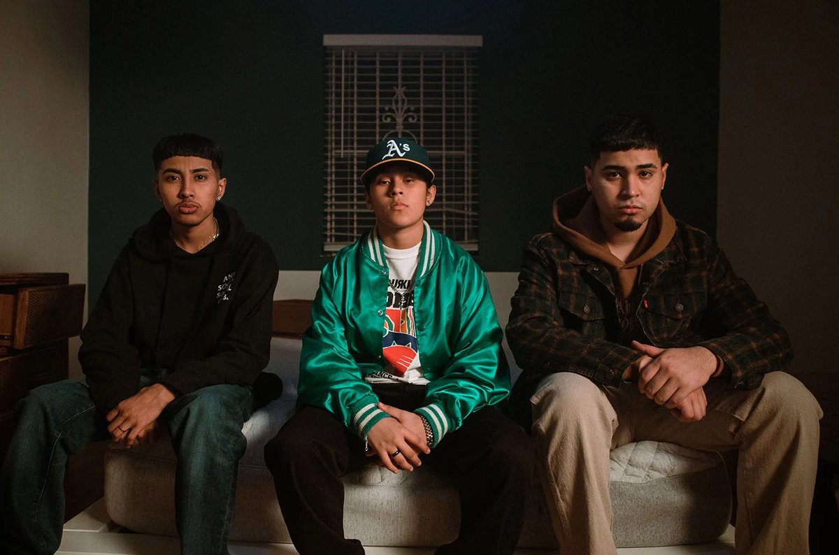 ‘Nuevo Artista Del Año’ #LatinAMAs
 Yahritza Y Su Esencia 

<a href="/Yahritza_YSE/">Yahritza Y Su Esencia</a>