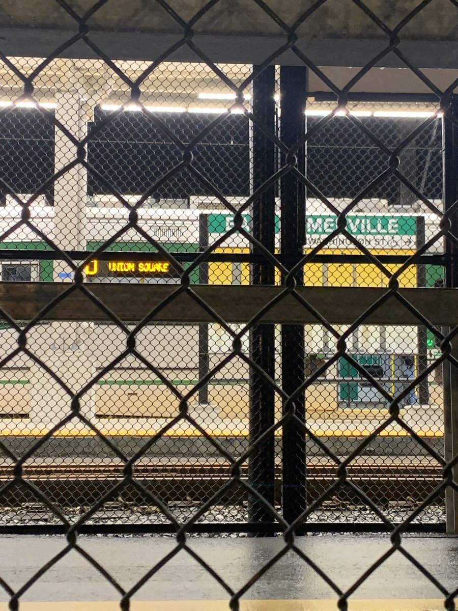 I asked the driver at Haymarket to confirm this was a Union Sq train, because the platform sign said Med/Tufts. He confirmed and announced it over loudspeaker. But DID NOT DRIVE THE TRAIN TO UNION. Transit too slow already + now will also leave you stranded. <a href="/MBTA/">MBTA</a> <a href="/universalhub/">Adam Gaffin</a>