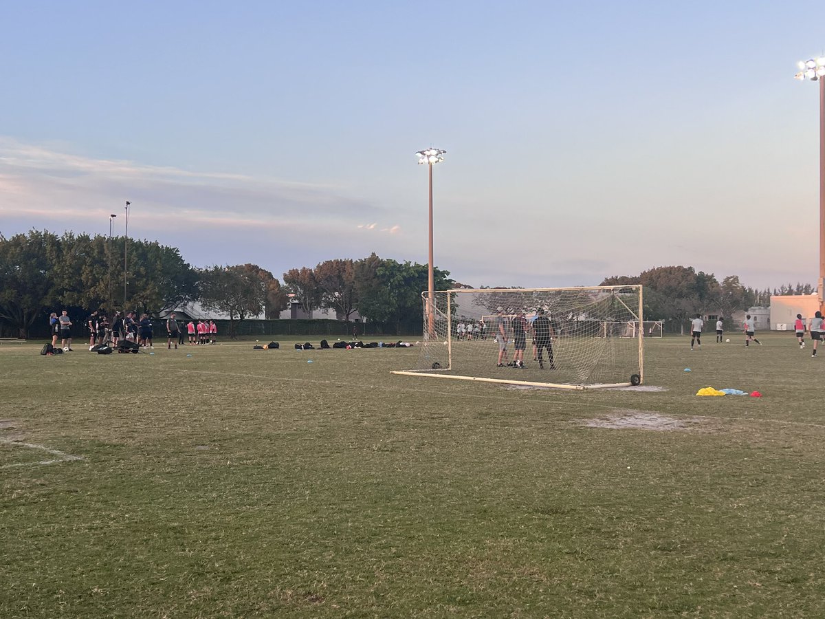 Upper90HQ's tweet image. From LON ➡️ NYC ➡️ MIA - @usysodp Euro trip to @ussoccer_coach C Course with our @FYSASoccer partners. 

#elevateyourgame📈 #upper90🎥

#micthatcoach🎙️ #coachinged📓