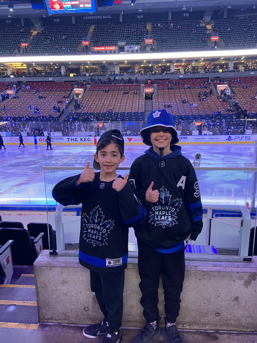 Jill_Fernandes5's tweet photo. Enjoying their birthday presents - tickets to the game! #LeafsForever https://t.co/Kg9uhFkmJE