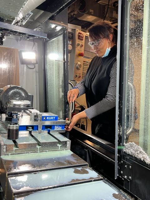 AmerCuttingEdge's tweet image. ACE bootcamps are SPRINGING into action! Today 2 groups began in-person CNC training: high schoolers spending their spring break at @ps   and educators who've traveled from KY, NC, FL, MS, TX, KS, TN and CA to become future ACE instructors.  #BeACE AmericasCuttingEdge.org