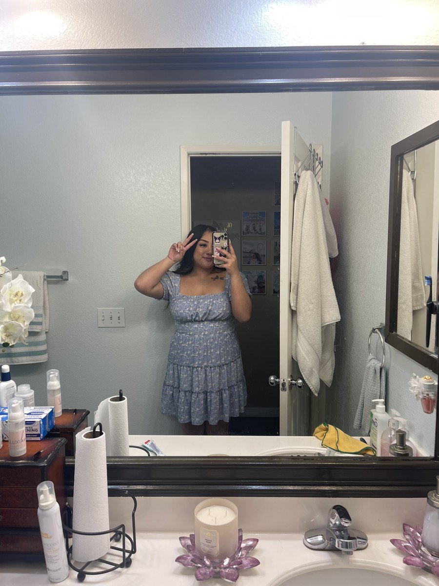 princessabyyy's tweet photo. life update: i’m cute af https://t.co/nB7r3y9OvL