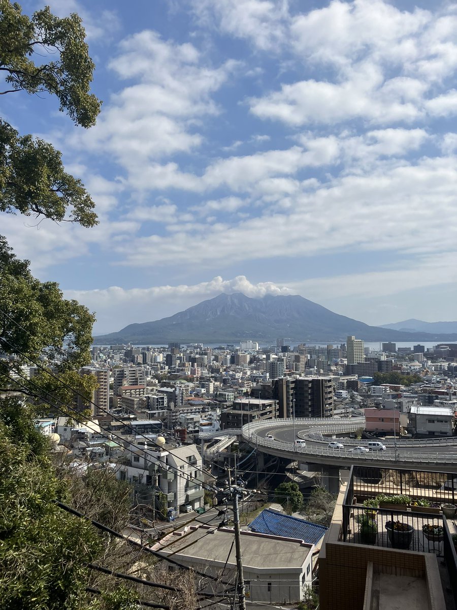 kkwakoi's tweet photo. 帰省終わり！
桜島がよすぎる https://t.co/SCKnjhYkXy