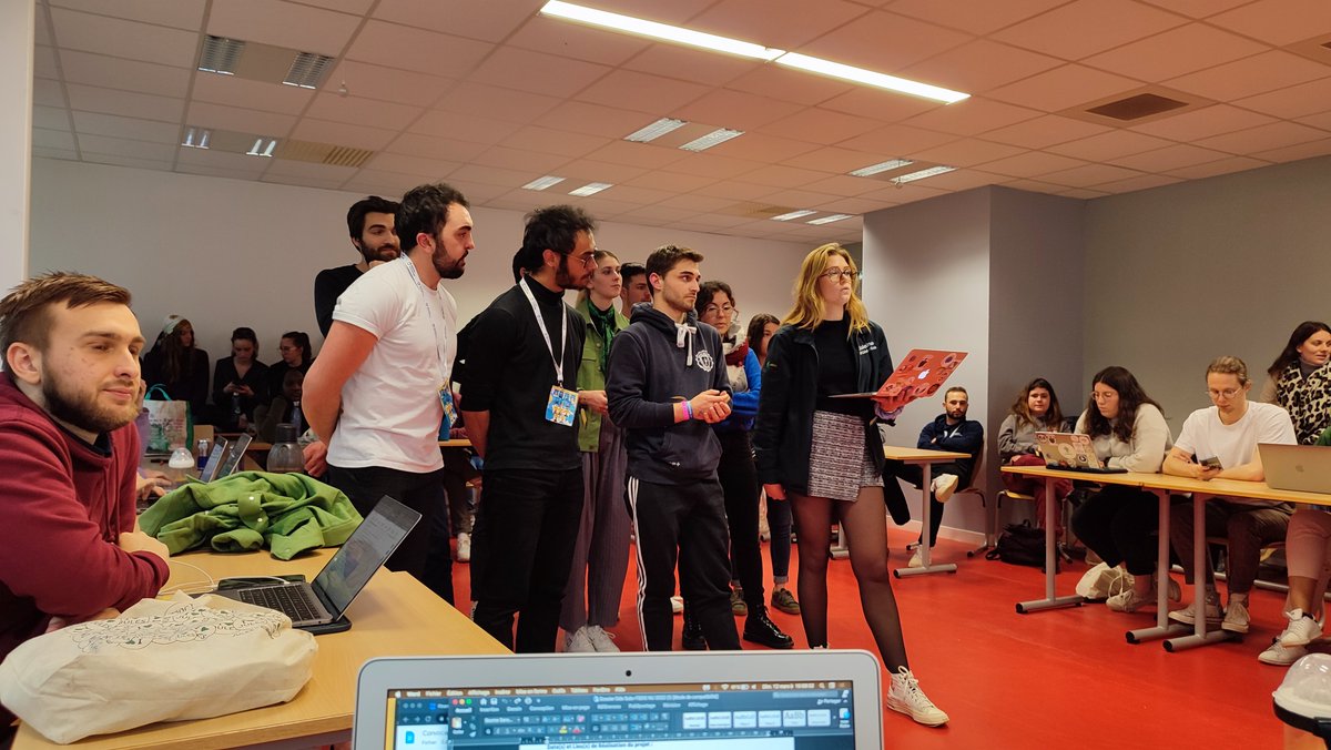cyprien_hfn's tweet photo. Ce week-end se déroulait à Nantes le #SNEEP, Séminaire National des Élus Étudiants en Pharmacie de l'@Pharma_ANEPF 🐍
Ravi d'avoir fait partie de la team organisatrice de cet événement qui a permis de former des étudiants élus et non élus sur la représentation étudiante 🗣️ https://t.co/hyqgHy39f7