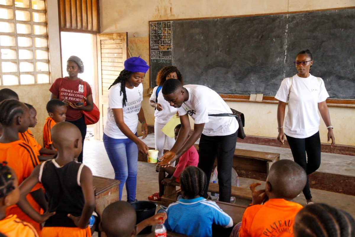 SafeHomeCMR's tweet photo. Thanks @unicefcameroon for the #10stepsHandWahingProcess https://t.co/mf3XPxH8BR
