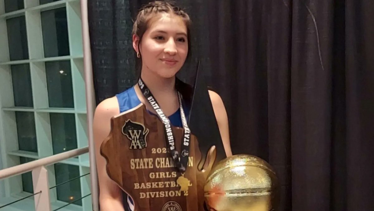 ndnsports's tweet photo. Congratulations to Destiny Webster (Menominee) whose Notre Dame (WI) basketball team won the Wisconsin Division 2 State Basketball Championship in Green Bay! Destiny is a freshman and is a graduate of Menominee Tribal School.
#NativePreps #Menominee https://t.co/oVzhYJhyQr