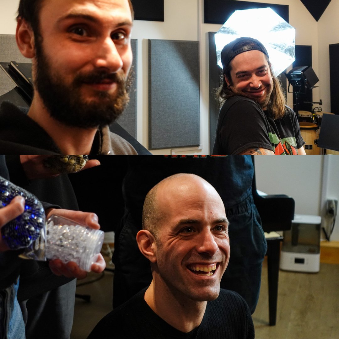 VibeAvenue's tweet photo. Foley recording session with the whole team! ๐
#lovemyjob #sounddesign #videogamesoundeffects https://t.co/kJF6ikgb3B