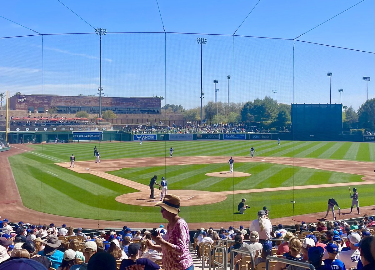 dodgers52's tweet photo. Memo to Dodger Fam. It’s Monday! I am here instead of work! Last full day in Arizona before heading back to the salt mines. #SpringTrainning https://t.co/4WO6b9i2xX