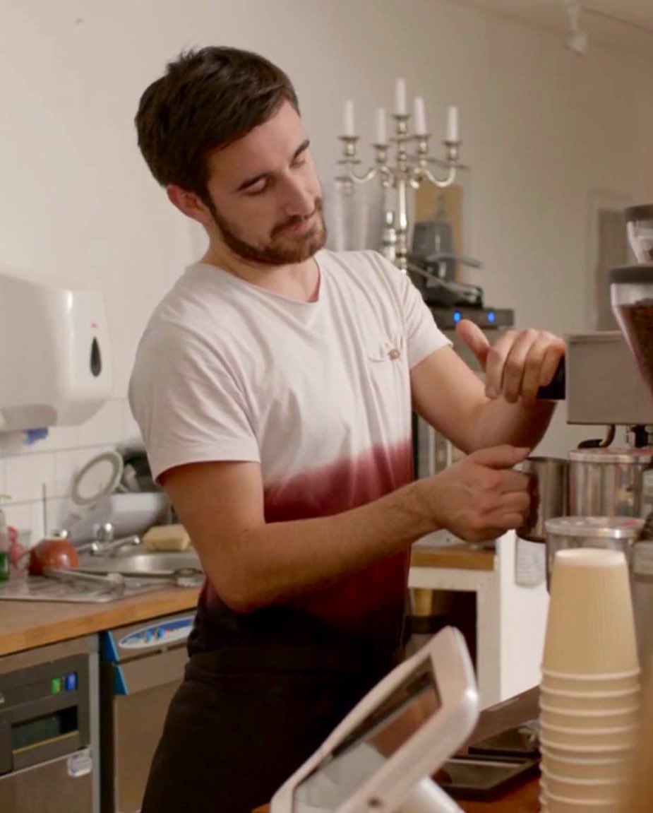 HonestlyWilde's tweet photo. 5 drinks to know me:

- Chai
- French Vanilla Cappuccino (specifically the gas stations ones that are basically caffeinated flavor syrup. 😂)
- Water (hydrate or die straight, my friends! 🏳️‍🌈)
- Peach Tea (iced)
- Hot Chocolate (with a healthy dose of marshmallows) https://t.co/RLdTRPRtnH