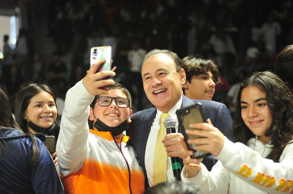 AlfonsoDurazo's tweet photo. A las y los jóvenes de nuestro estado, hoy les digo:  Estoy con ustedes, soy aliado incondicional de su lucha por mejorar las condiciones y darles herramientas para su futuro. Son uno de los pilares fundamentales para la transformación de #Sonora. 
1/2 https://t.co/eJ89ghdmEP