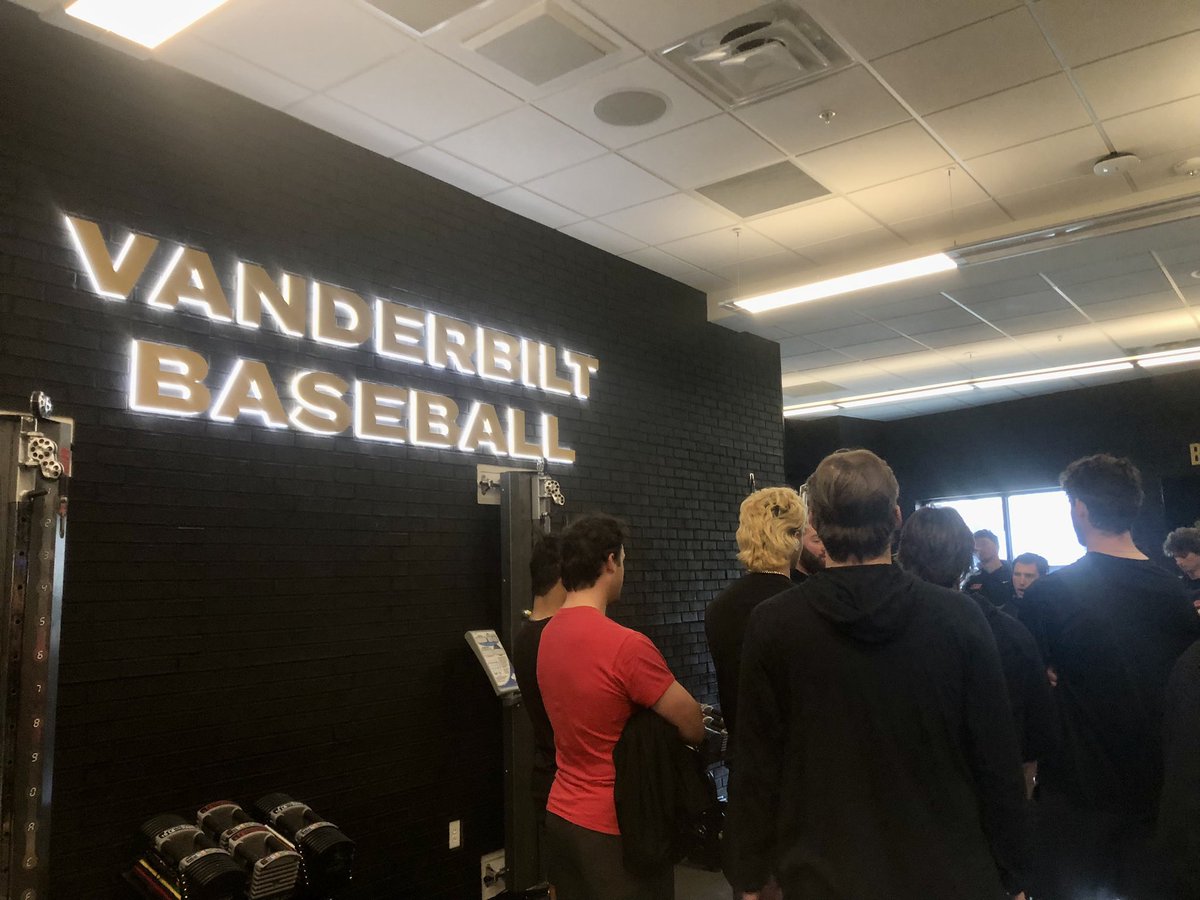 OWU_Baseball's tweet image. Quick pit stop in Nashville — huge thanks to @VandyBoys, Coach Corbin and his staff for their hospitality and for letting us get some work in! #RollShops