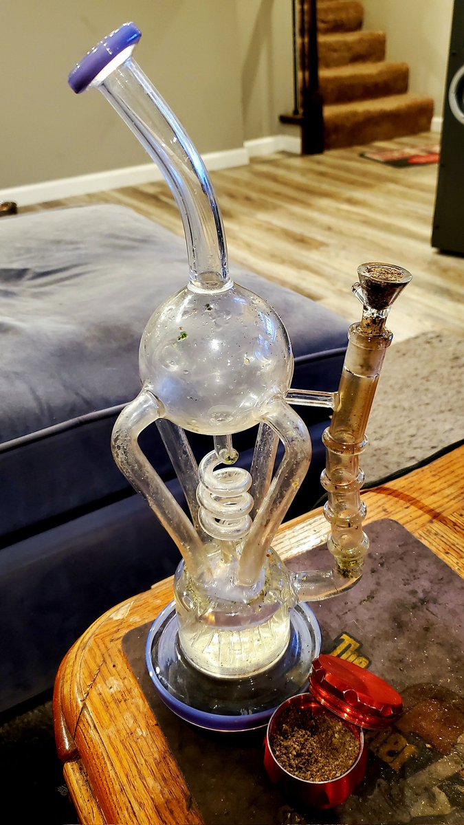 medicalgrower42's tweet photo. Home for the day. Time for the bong! 😎 https://t.co/QeydKNZeVf
