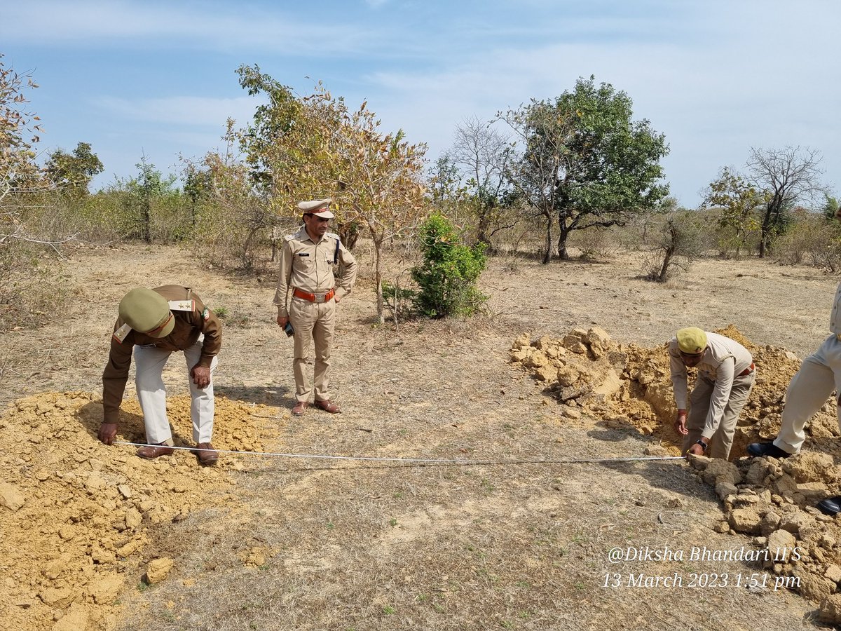 dfolalitpur's tweet photo. Inspection of Advance Soil Work in Lalitpur range. Technical support and important instructions are given to Concerned  work in charge and Range Officer.
#lalitpur 
@UpforestUp https://t.co/nbHx1I94rx