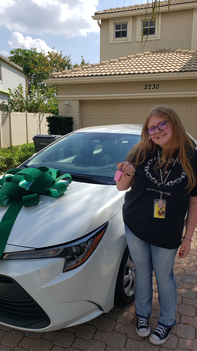 tsandg8r's tweet image. She's earned it.😀
She just drove off...
to a Starbucks🤣
I don't know if I should cry... 
or smile.😪
#TheAsh