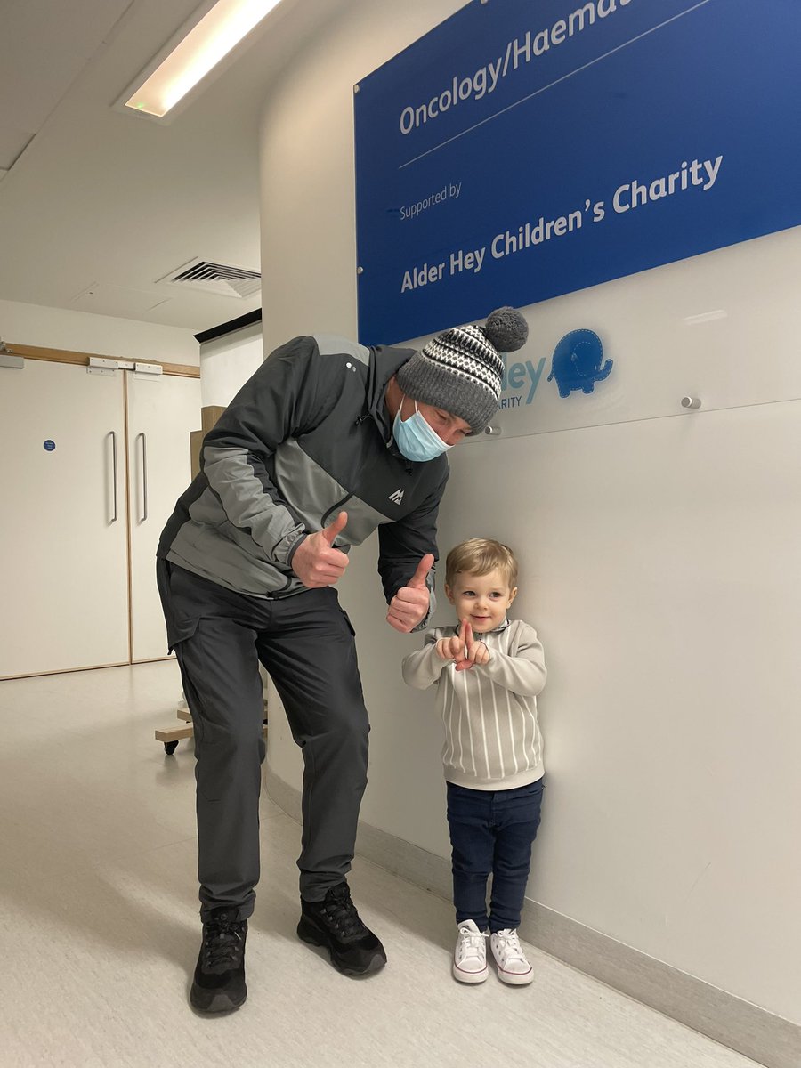 shellnic2089's tweet image. Thumbs up (or fingers if your George ) if you just passed your 3 month oncology scan!!! Keep going my hero @Ward_3B