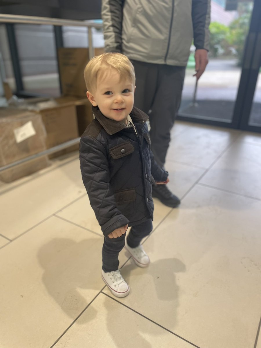 shellnic2089's tweet image. Thumbs up (or fingers if your George ) if you just passed your 3 month oncology scan!!! Keep going my hero @Ward_3B