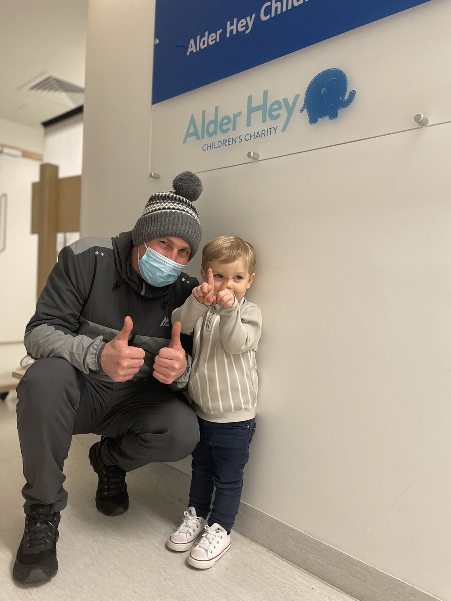 shellnic2089's tweet image. Thumbs up (or fingers if your George ) if you just passed your 3 month oncology scan!!! Keep going my hero @Ward_3B