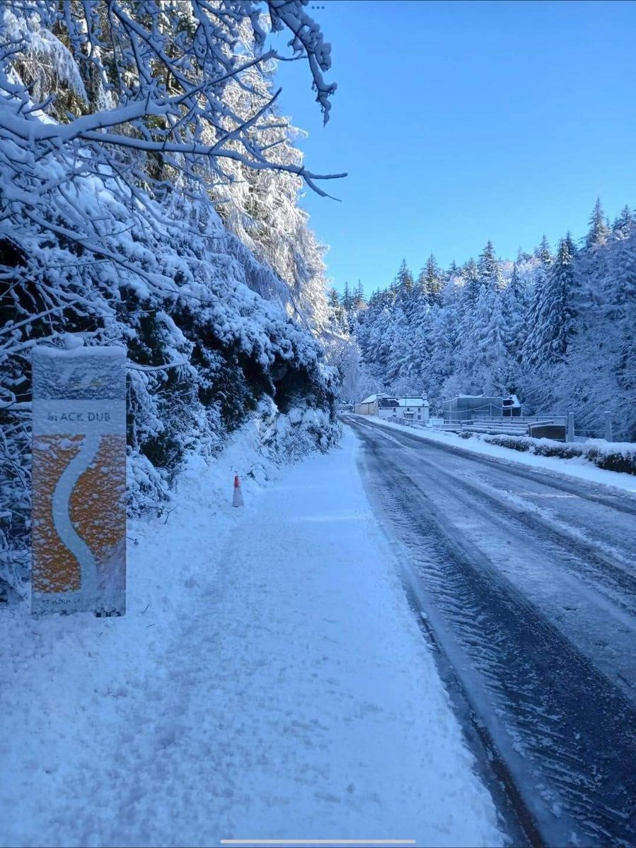 Whikki's tweet photo. How many days to the #Isleofmantt?????🏍️🏍️🏍️
😮😮😮😮
#snow
#ttraces
#iom 
#isleofman 
#manx 
#TT https://t.co/9LSHFC1IP4