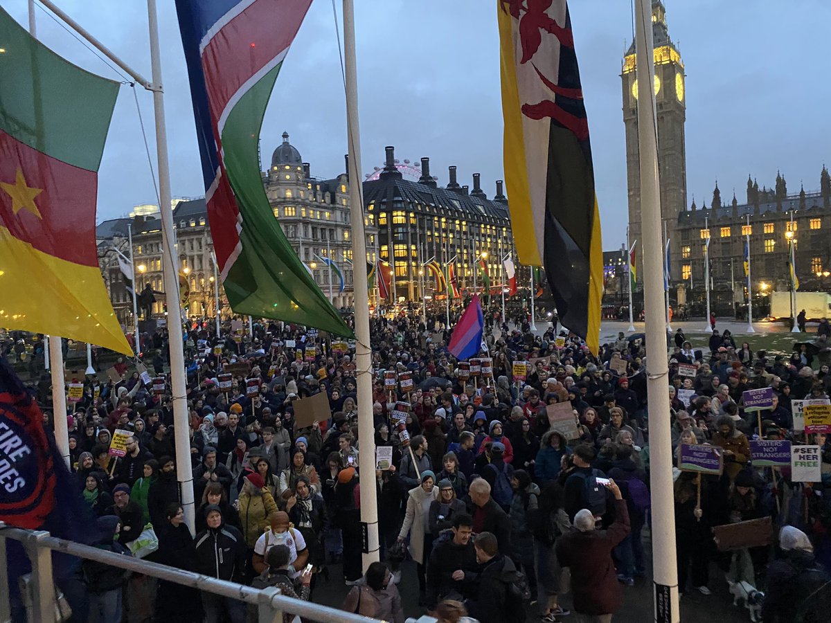 bencsmoke's tweet photo. overwhelmed and in awe at the incredible turnout for the stop the bill rally tonight. together we are strong, we are powerful and, regardless of whether this bill passes, we will win. 

REFUGEES AND MIGRANTS ARE WELCOME HERE! https://t.co/P7nozjqkVK