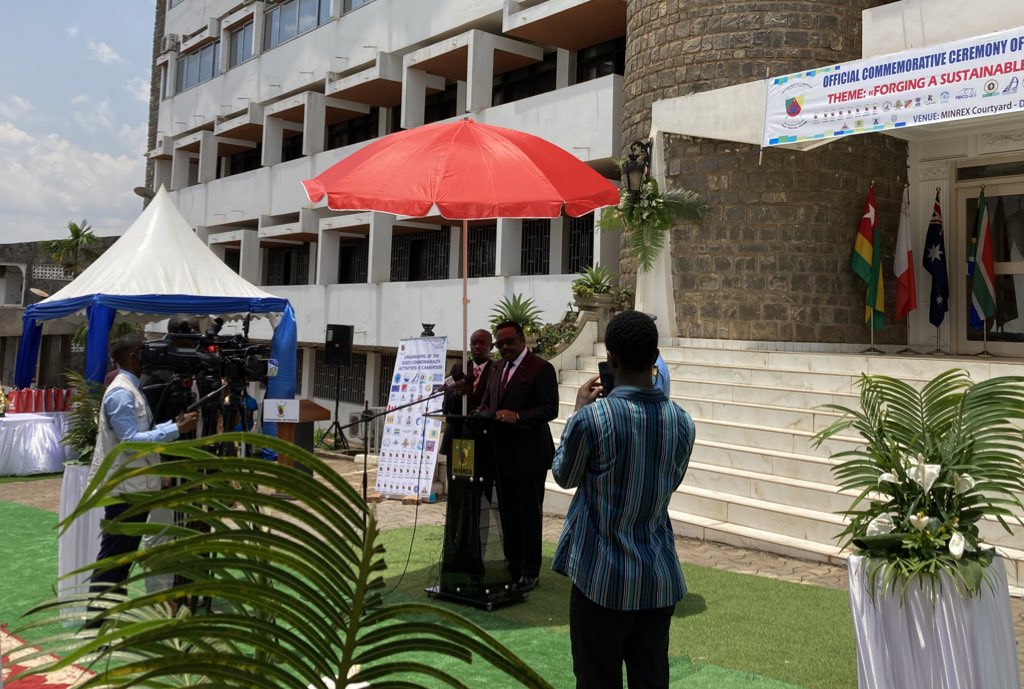 HolmesNigel's tweet photo. I attended #CommonwealthDay in #Yaoundé earlier at @diplocam_minrex . Flags were raised, anthems were played, interspersed with formality. Also: generous awards for essay writing. The highlight: plenty of entertainment celebrating the cultural diversity of #Cameroon 1/2 https://t.co/0psf6cexCB
