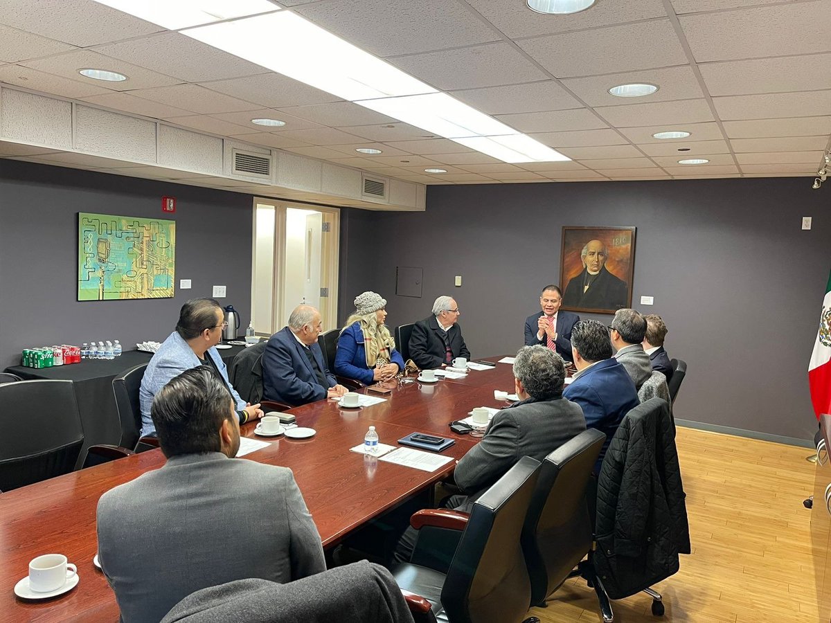 📸 Las direcciones generales de Asuntos Jurídicos y Servicios Consulares de <a href="/SRE_mx/">Relaciones Exteriores</a>🇲🇽, junto con <a href="/notariadomex/">Notariado Mexicano</a>, se encuentran en <a href="/ConsulMexCho/">Consulado General de México en Chicago</a>, para identificar estrategias y acciones puntuales que contribuyan al fortalecimiento de la política exterior y los servicios a paisanos.