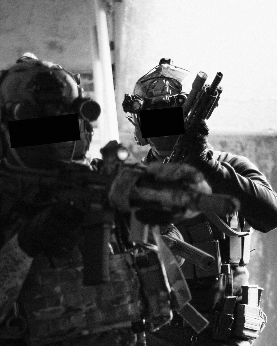 BlueCanoeClub_'s tweet image. Black and white is still my favorite. 

@Team_Wendy 
@cryeprecision 

#teamwendy #opscore #kac #knightsarmament #clouddefence #nods #nightvision #nvg #dtnvs #larp