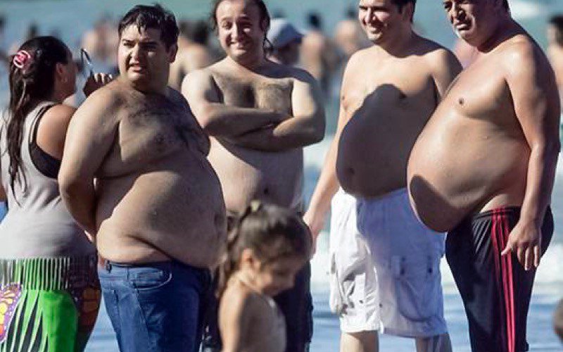 CatarinaLeiroz's tweet photo. Até os anos 70, a obesidade não era uma pandemia como hoje.

O que aconteceu em 5 décadas?

Estamos comendo lixo industrializado e altamente inflamatório, além de excesso de açúcar e carbo simples.

Precisamos voltar ao bom e velho prato de arroz, feijão, carne e salada/legume. https://t.co/oMmvAh3jHQ