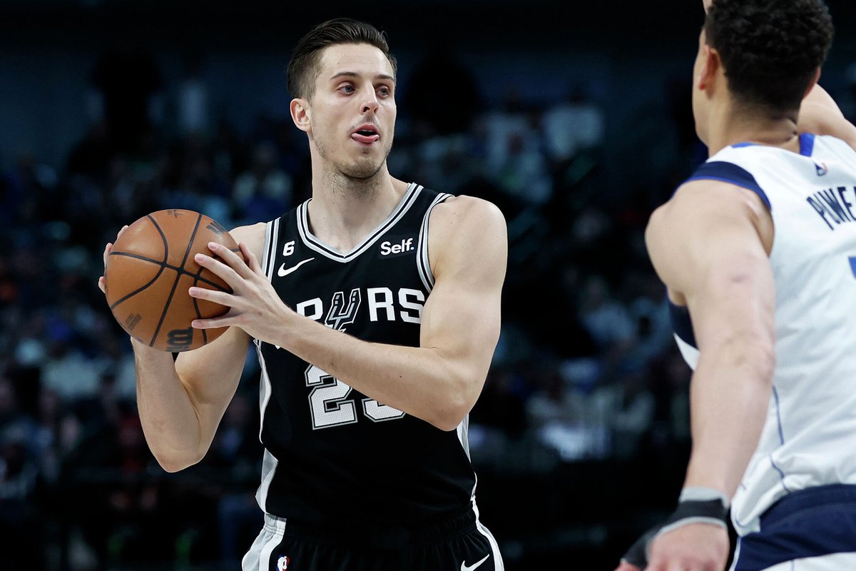 RonBohning's tweet image. San Antonio Spurs' weekend highlighted by major win, Zach Collins scoring dlvr.it/Skqpj3 #ZachCollins #KeldonJohnson