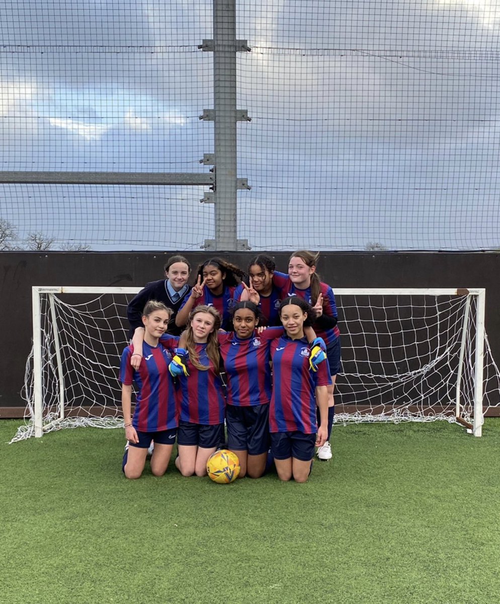 Our year 8 girls with a 12-0 win today in their match against Reach Academy. @ChiswickSchool #ambitiousandproud 

#futurelionesses #ThisGirlCan #girlsfootball