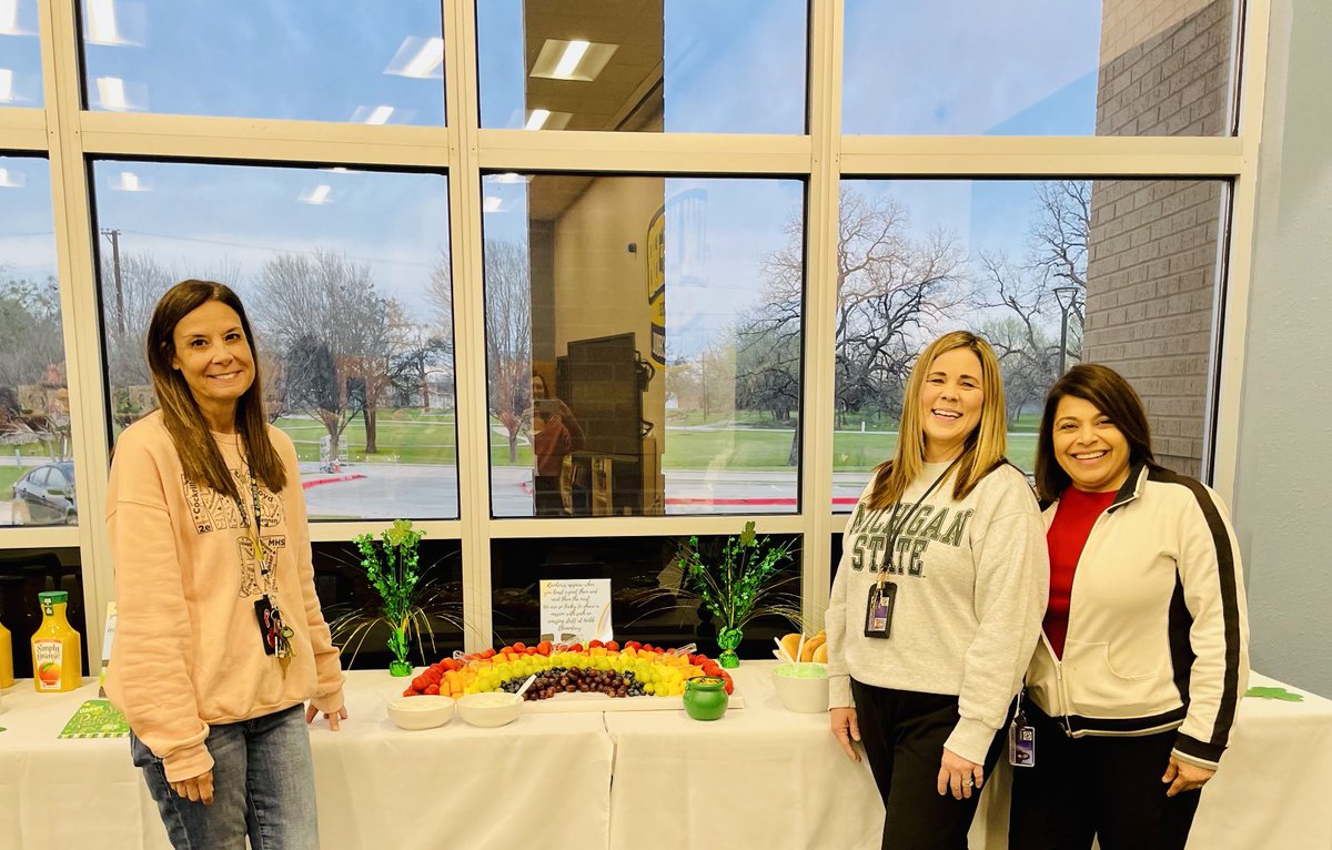 Feeling lucky to work with such an amazing staff. ⁦<a href="/webbcubs/">Webb Cubs</a>⁩ ☘️🍀⁦<a href="/HafnerMaria/">Maria Hafner</a>⁩ ⁦@marinabyrd12⁩