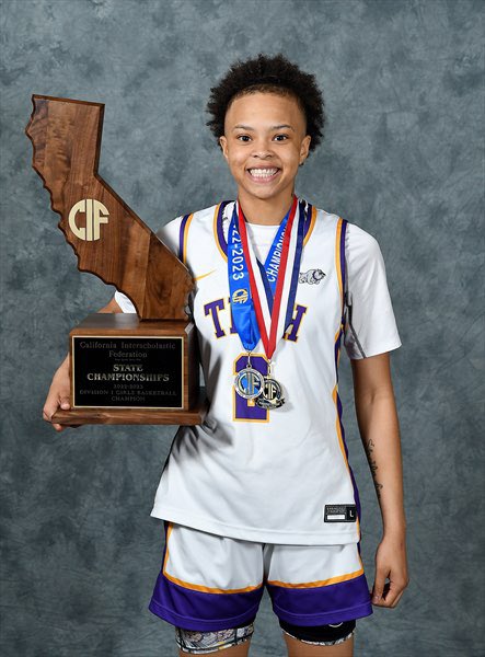 allinuagirls's tweet photo. Mari Somiviachian finished her career at Oakland Tech with back to back CIF state championships and 1000 career points. In her State game she finished with 27 points!🏆 Taliyah Logwood finished out her State Championship game with  19 points, 12 rebounds, and 3 steals.🔥 https://t.co/MzNw2WBy11