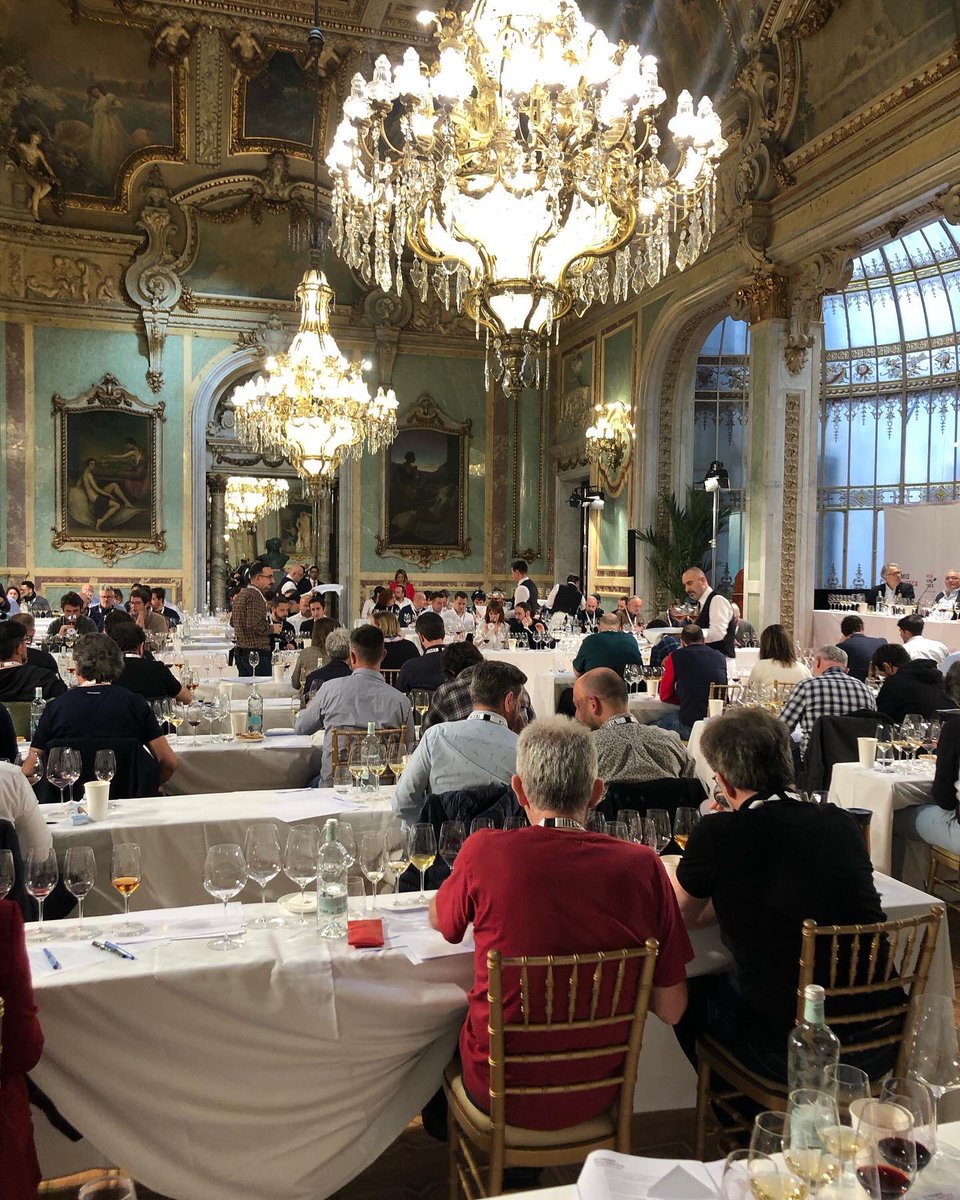 AndreaMiro2's tweet photo. 15a edición de la #cataporparejas de @vilaviniteca en Madrid
#topevent #topwineries #topwines #winelover #tastingwine #expectacion #aflordepiel #blindtasting https://t.co/zA6X01xq5Y