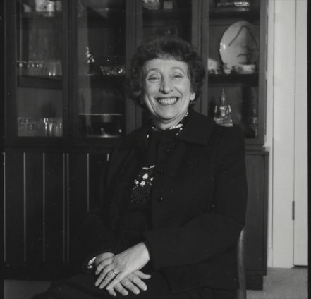 SFOMuseum's tweet photo. Her achievements included replacing artificial plants with live ones, pushing for shops and restaurants to reflect San Francisco’s culture, designing terminals with light and airy open spaces, and initiating the exhibition program, which became us! #52Objects #SFOHistory https://t.co/Yd19KRnEDV